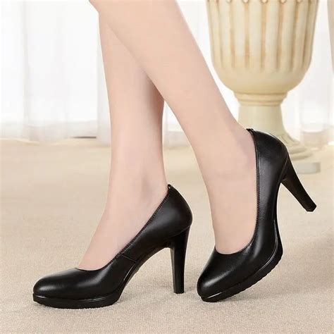 SOLD ON TRADESY Givenchy black pumps round toe 